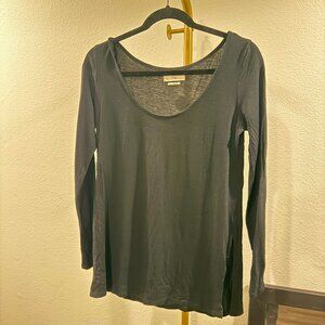 Aritzia / TNA Scoop Neck Long Sleeved T-shirt - Black Size S